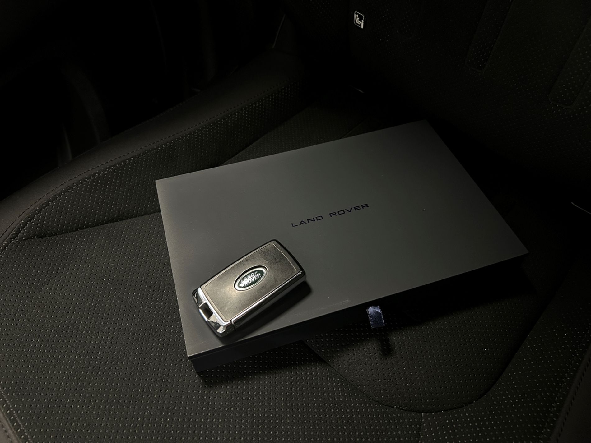 Defender 110 3.0d i6 mhev SE awd 200cv auto - Autoviemme